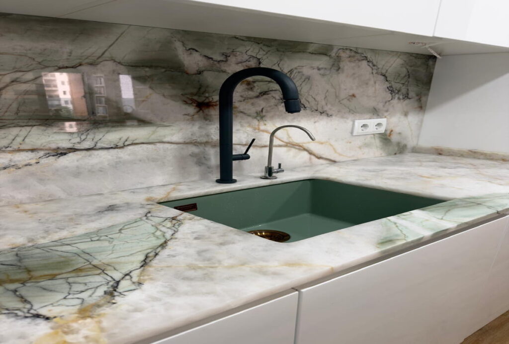 Encimera en Cristallo Amazonita · Cuarcita, Murcia — Kelia Natural Design