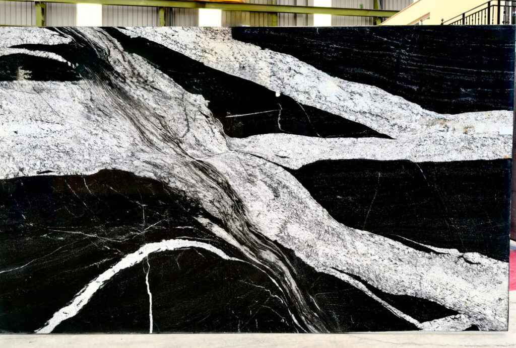 Muestra de Granito Titanium Black — Granitos para encimeras Kelia Natural Design
