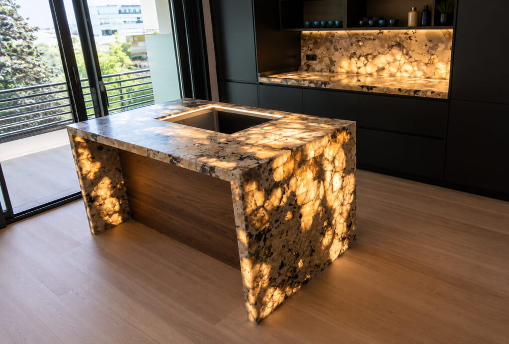 Encimera de Patagonia Retroiluminada · Piedra natural, Murcia — Kelia Natural Design
