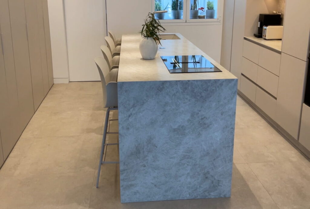 Isla Porcelánico Taj-Mahal · Cuarcita, Murcia — Kelia Natural Design