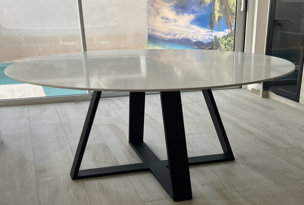 Mesa redonda de Cuarzo · Piedra natural, Murcia — Kelia Natural Design